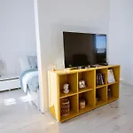 Loomena - Free Garage Apartment
