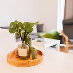 Loomena - Free Garage Apartment