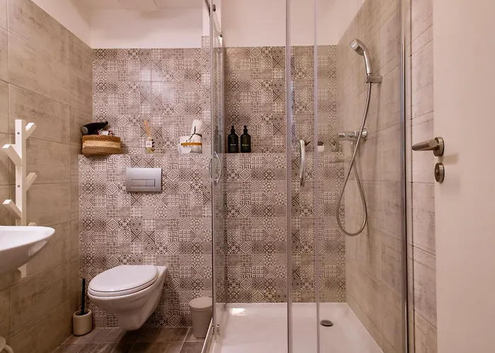 Loomena - Free Garage Apartman Kassa